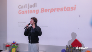 Pemaparan materi oleh Sadam Permana dalam seminar ISFEST 2026 mengenai cara menjadi ganteng berprestasi. (ULTIMAGZ/Muara Ikhwan)