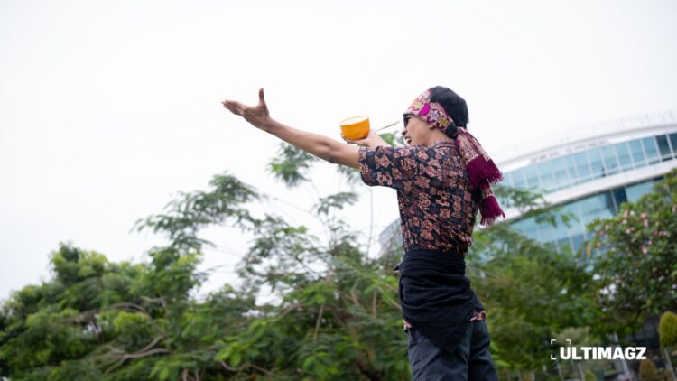 Ilustrasi pawang hujan yang sedang melakukan ritual (ULTIMAGZ/Muara Ikhwan).