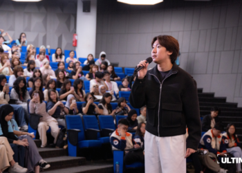 Sadam Permana sebagai narasumber dalam acara seminar ISFEST 2026 yang berlangsung di Lecture Theater UMN, Senin (05/10/26). (ULTIMAGZ/Muara Ikhwan)