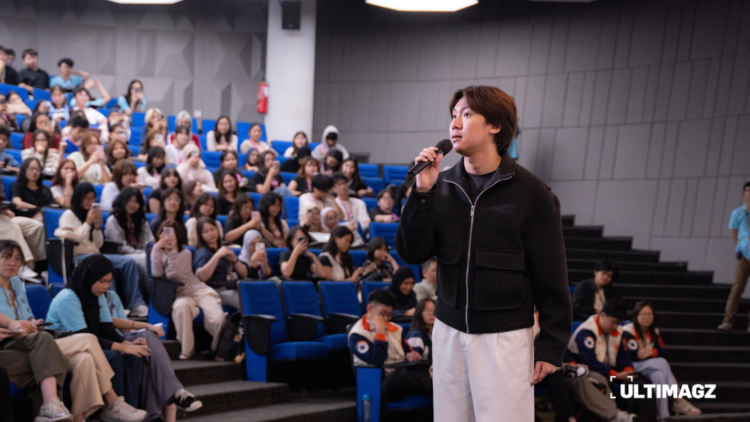 Sadam Permana sebagai narasumber dalam acara seminar ISFEST 2026 yang berlangsung di Lecture Theater UMN, Senin (05/10/26). (ULTIMAGZ/Muara Ikhwan)
