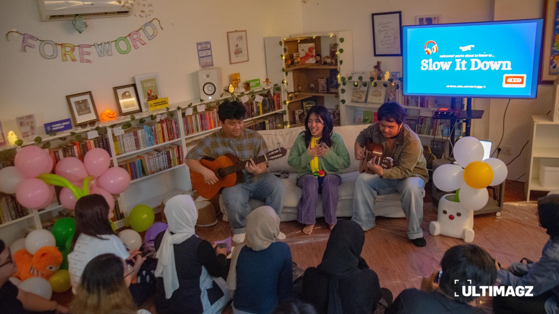 Sesi dengar lagu terbaru Cassette Tape berjudul "Slow It Down", dihadiri oleh 10 Tapeheads (penggemar Cassette Tape) terpilih. [foto id="400"]