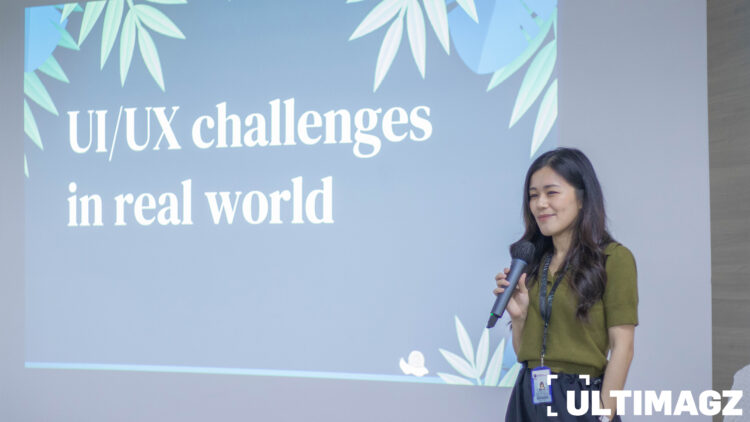 Desainer Charbel Angelia dari perusahaan Dihardja Software Solution hadir sebagai pembicara dalam acara TERAS SI yang bertema "Conquering the UI & UX Jungle: Tackling Real World Challenges" di Student Lounge 2 Universitas Multimedia Nusantara (UMN) pada Rabu, (1/11/23). (ULTIMAGZ/Muhammad Daffa Abyan)