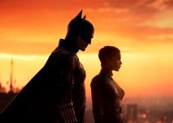 Batman (Robert Pattinson) dan Catwoman (Zoe Kravitz) pada film The Batman (2022). (ingoodtastedenver.com)
