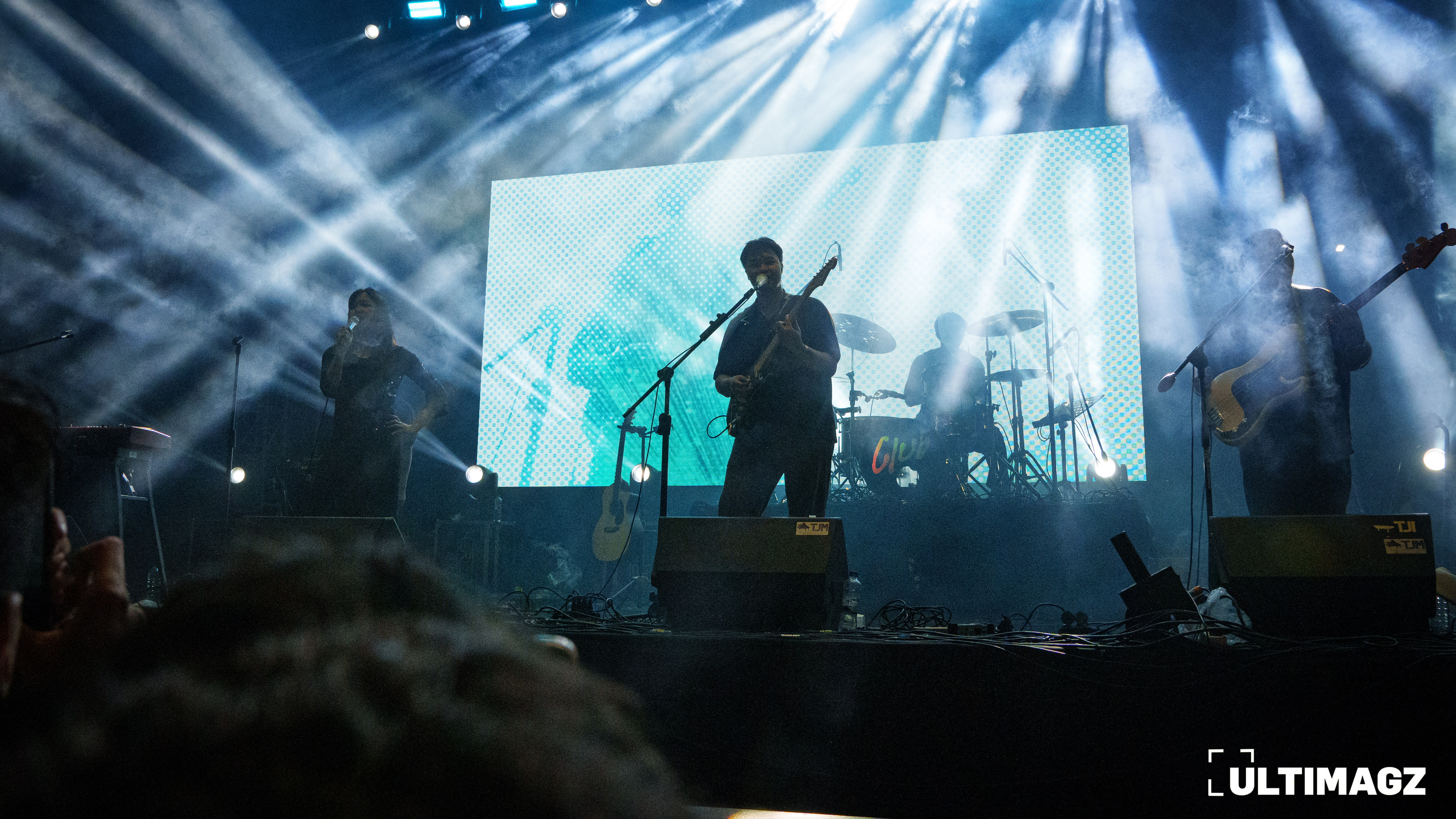 Penampilan oleh Reality Club pada panggung UNIFY 2025 di Universitas Multimedia Nusantara pada Sabtu (22/11/25). (ULTIMAGZ/Byung Hyun-An)