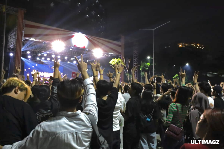 Keramaian pengunjung Malam Puncak Euforia 2024 di Universitas Multimedia Nusantara (UMN) pada Sabtu (14/09/24). (ULTIMAGZ/Andita Chayara)