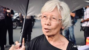 Sumarsih (71), aktivis HAM dan ibu dari korban Tragedi Semanggi I, hadir dalam Aksi Kamisan ke-860 di seberang Istana Merdeka, Jakarta Pusat, Kamis (08/05/25). (ULTIMAGZ/Putri C. Valentina)