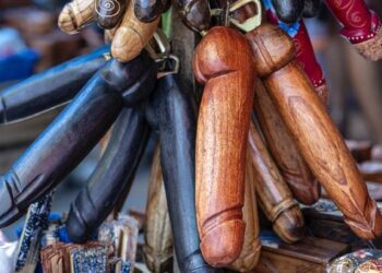 Potret pembuka tutup botol berbentuk lolok, bentuk yang sama dengan asbak bali (jurnalpatrolinews.com)