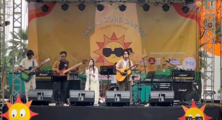 Penampilan Ranum di Lapangan Parkir UMN pada Minggu (03/12/23) di acara Sorai Fest. (Sorai Fest)