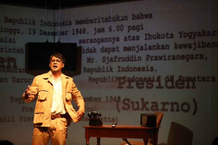 pentas di tepi sejarah kacamata sjafruddin