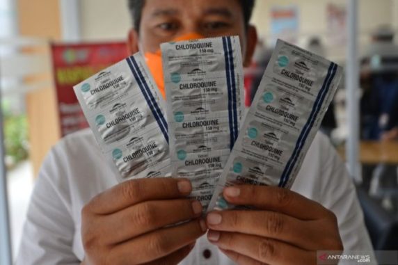 antarafoto-pasokan-chloroquine-untuk-penanganan-corona-210320-app-4-696x464 hidroksiklorokuin