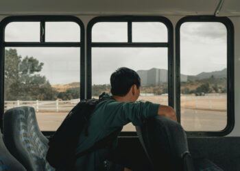 Ilustrasi orang dengan maladaptive daydreaming. (Unsplash/Clay Banks)