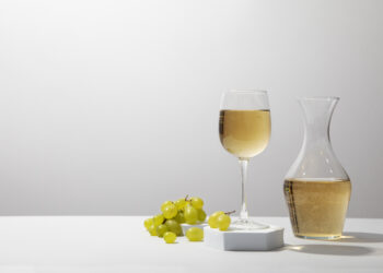 Ilustrasi ttongsul, ramuan alkohol asal Korea. ( freepik.com)