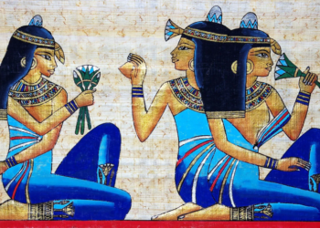 Perempuan mesir dahulu menggunakan kapas yang dilapisi dengan kertas papirus. (thewomensorganisation.org.uk)