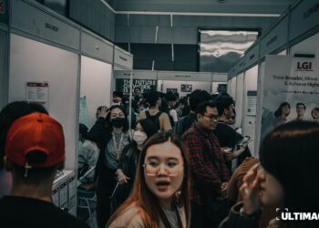 Padatnya pengunjung pada Event Career Day UMN 2023 yang dilaksanakan pada Selasa (21/11/2023) dan Rabu (22/11/2023) di Function Hall, UMN. (ULTIMAGZ/Ryan Richardo)