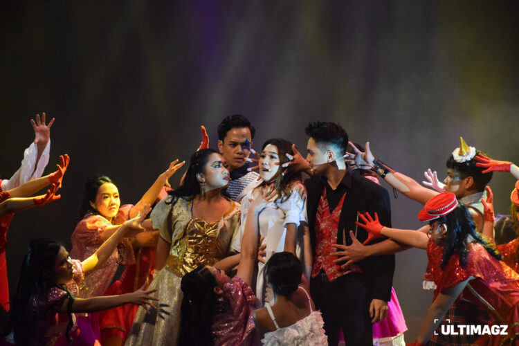 Penampilan drama musikal "2 AM The Musical" oleh Waka Waka Production di Teater Besar, Taman Ismail Marzuki pada Sabtu (24/8/2024). (ULTIMAGZ/Ancilla Maura)