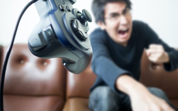 Ilustrasi gamer rage Gamer Rage: Ketika Bermain Memicu Kekerasan (Ultimagz)