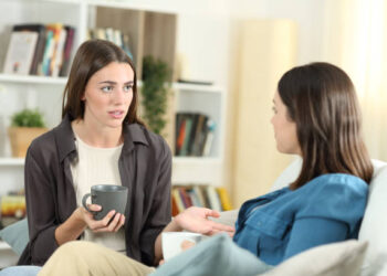 Ilustrasi seseorang melakukan trauma dumping. (iStock)