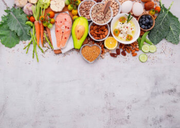 Beberapa contoh makanan yang dapat meningkatkan daya ingat. (istockphoto.com/Kerdkanno)