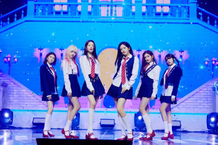 Girl grup asuhan Starship Entertainment, IVE yang baru saja comeback dengan single "LOVE DIVE" pada Selasa (05/04/22)