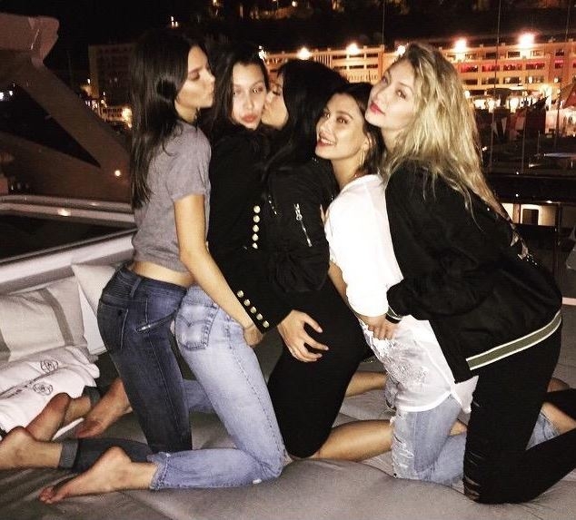 Wanita Cenderung Berteman dengan yang Sama Cantik?