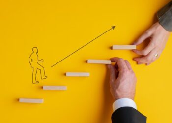 Ilustrasi seseorang mengembangkan dirinya dengan menerapkan kecakapan hidup. (Freepik@gajus)