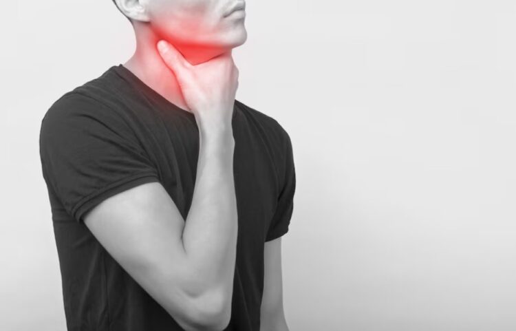 Ilustrasi terkena sakit tenggorokan. (Freepik/@user15327819)