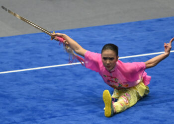 Nandhira Mauriskha pada babak final Taolu Jianshu putri SEA Games 2021, Jumat (13/05/22). (Foto: antarafoto.com)