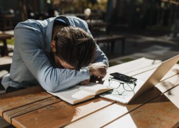 Zoom Fatigue: Ketika Kebanyakan Pertemuan Daring Membuat Lelah (Ultimagz)