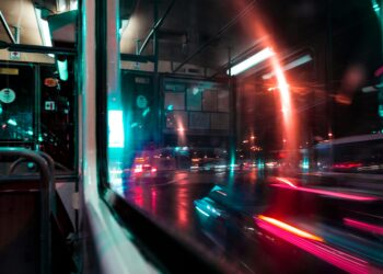 Foto di dalam transportasi umum kereta. (Pexels/Artem Saranin)