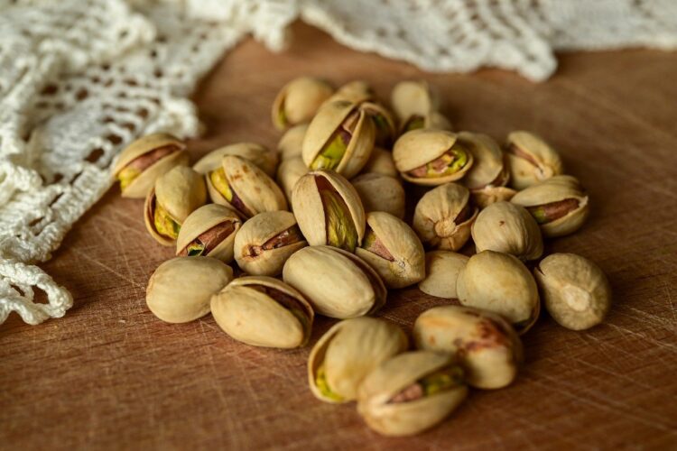 Foto kacang pistachio (Pistacia vera) (Pixabay/akirEVarga)