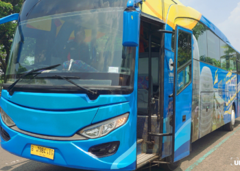 Salah satu Shuttle Bus yang disediakan oleh UMN selama kegiatan OMB UMN yang berlangsung pada Selasa (16/07/2022) dan Kamis (18/07/2022) di Universitas Multimedia Nusantara, Tanggerang. (ULTIMAGZ/Rafael Amory Joseph)