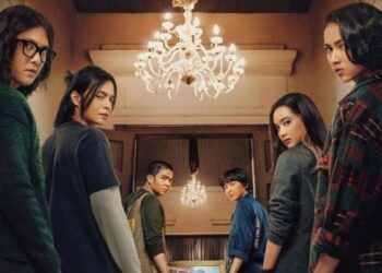 (Dari kiri ke kanan) Iqbaal Ramadhan, Angga Yunanda, Umay Shahab, Ari Irham, Rachel Amanda, dan Aghniny Haque dalam poster “Mencuri Raden Saleh”. (Foto: sumsel.voi.id)