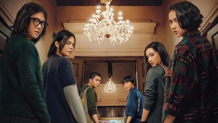 (Dari kiri ke kanan) Iqbaal Ramadhan, Angga Yunanda, Umay Shahab, Ari Irham, Rachel Amanda, dan Aghniny Haque dalam poster “Mencuri Raden Saleh”. (Foto: sumsel.voi.id)
