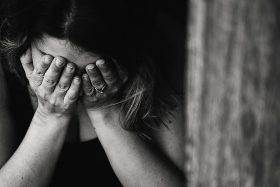 sad woman Ilustrasi akibat seseorang mengalami catcalling. (Foto: pexels.com)