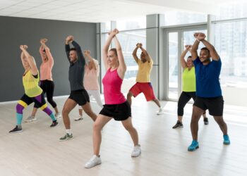 Ilustrasi orang yang mengikuti kelas zumba. (freepik.com)