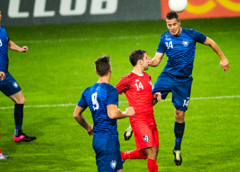 sepak bola olahraga (ULTIMAGZ)