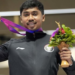 Atlet Petembak Indonesia Muhammad Sejahtera Dwi Putra meraih medali emas di Asian Games 2023 Hangzhou pada Senin (25/09/23). (Foto: AP Photo/Aijaz Rahi)