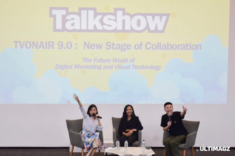 Renata Tirta, Agnes Friska Cyntia, dan Kevin Anggara sebagai pembicara pada acara panel disccusion Tvonair dengan tema “The Future World of Digital Marketing and Visual Technology” di Lecture Theatre, UMN pada Selasa (30/4/24). (ULTIMAGZ/Ancilla Maura)