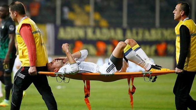 Akhisar Belediyespor v Fenerbahce - Turkish Spor Toto Super Lig