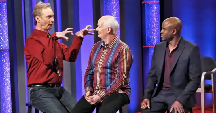 Wayne Brady, Ryan Stiles, dan Colin Mochrie dalam Whose Line Is It Anyway? (distractify.com)